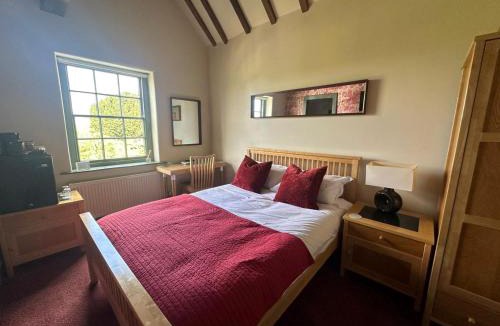 Wellington Hotel | Old Orleton Inn - Telford