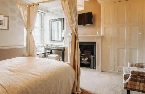 Wellington Hotel | Old Orleton Inn - Telford