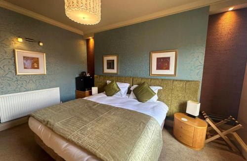 Wellington Hotel | Old Orleton Inn - Telford