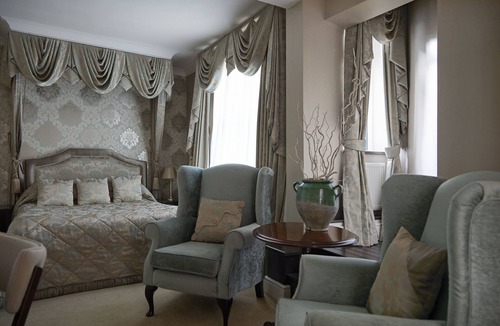 Dunstable Hotel | Old Palace Lodge Hotel