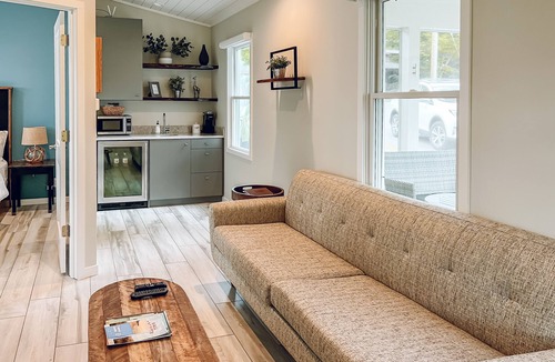 Saugatuck House | Old Pike Cottages