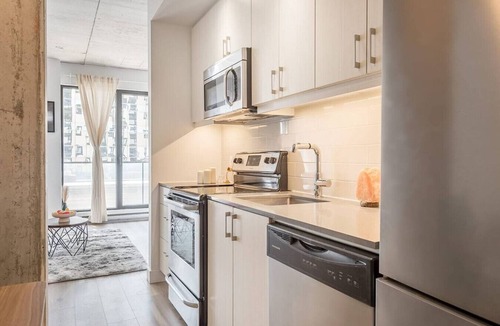 International District Apartment | Old Port Gem | Walkscore 100 | Prime Location