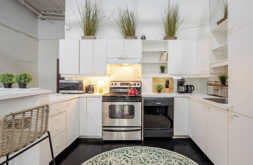International District Apartment | Old Port Loft Gem | Stylish Old Montreal Stay