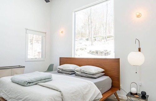 Ulster Park Cabin | Old Post Cabin - Modern Oasis 5 mins to Kingston