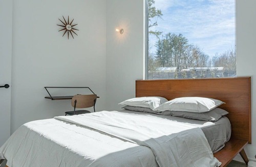 Ulster Park Cabin | Old Post Cabin - Modern Oasis 5 mins to Kingston