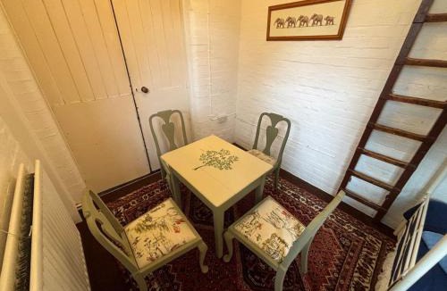 Freefolk Apartment | Old Post Cottage