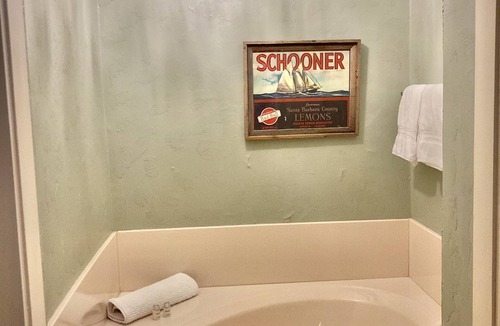 Downtown Historic District Bed & Breakfast | Old Powder House Inn