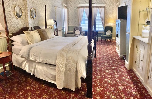Downtown Historic District Bed & Breakfast | Old Powder House Inn