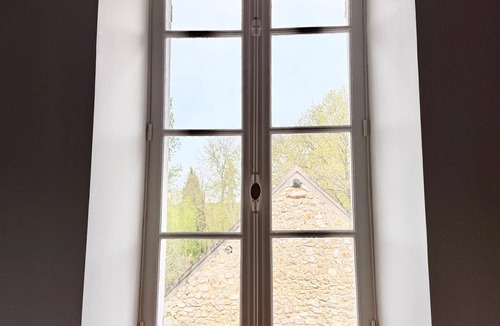 Nanteau-sur-Lunain House | Old Presbytery on the waterfront - pets welcome!