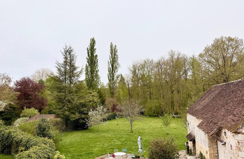 Nanteau-sur-Lunain House | Old Presbytery on the waterfront - pets welcome!