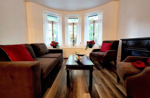 Haute-Ville Apartment | Old Quebec - Les Suites Montcalm Free ?
