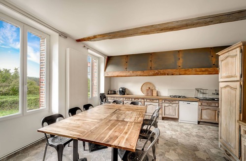 Villeneuve-sur-Yonne House | Old renovated tile in the forest