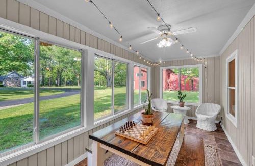 Niles House | Old School Charm | Sleeps 6