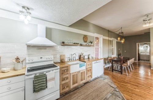 Niles House | Old School Charm | Sleeps 6