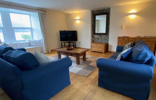 Breakish House | Old School