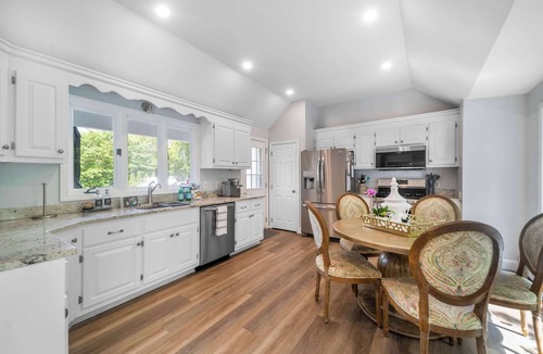 North Falmouth House | Old Silver Beach House: BBQ, Bikes, WoodFirepit Fun!