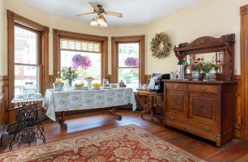 Waterbury Bed & Breakfast | Old Stagecoach Inn