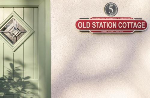 Rhiwbryfdir House | Old Station Cottage