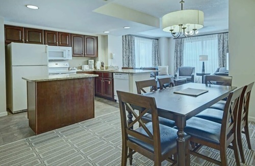 Old Town West Condo | Old Town Alexandria | 1BR/1BA King Bed Suite