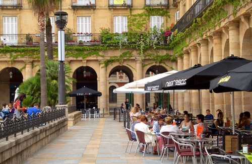 Casco Viejo Apartment | Old Town Core next to Plaza Nueva