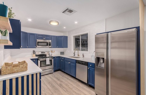 Cox Heights House | Old Town Dream- Pool, Hot Tub, Firepit, Foosball, Cornhole, and Mini Golf