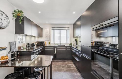 Old Town Apartment | Old Town Gem by Grossmünster AC Free Parking