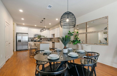 Old Town North House | Old Town Getaway – Free Bikes & Private Balconies