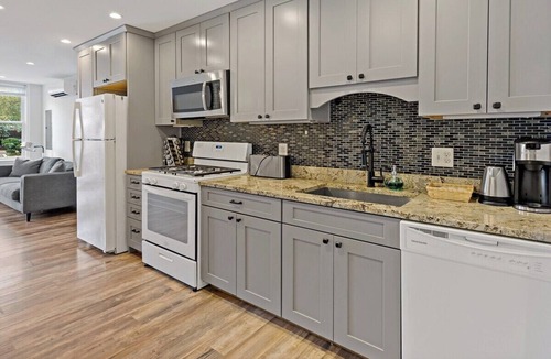 Old Town West House | Old Town | Luxury | Walk to Metro | 2 Bedroom