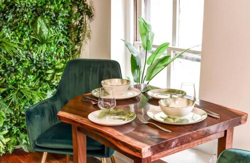 Old Town Alexandria Apartment | OLD TOWN Nature Oasis Block 2 King 99 Walk Score