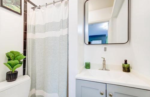 Old Town Alexandria Apartment | OLD TOWN Nature Oasis Block 2 King 99 Walk Score