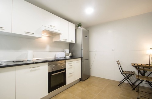 Alicante City Centre Apartment | Old Town Penthouse, Walk to Beach