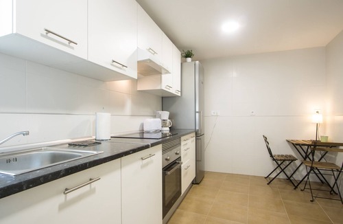 Alicante City Centre Apartment | Old Town Penthouse, Walk to Beach