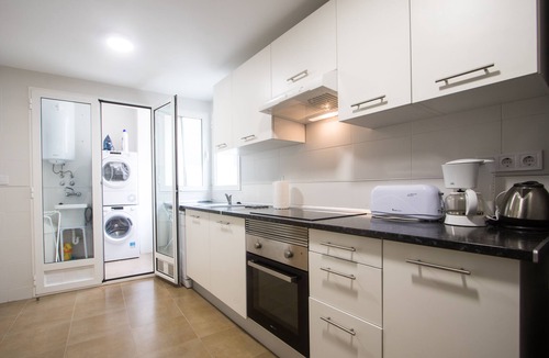 Alicante City Centre Apartment | Old Town Penthouse, Walk to Beach