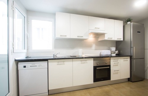 Alicante City Centre Apartment | Old Town Penthouse, Walk to Beach