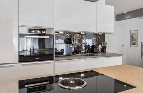Hochschulen House | Old Town Penthouse Maisonette | Private Rooftop
