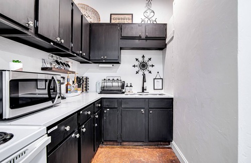 Burleson Apartment | Old Town Rodeo Studio. Free parking. Walk to entertainment and restaurants.