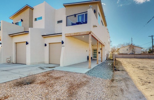 Downtown Albuquerque House | Old Town Townhomes with Rooftop Deck and Mountain Views!