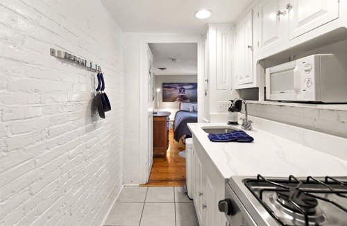 Marblehead Condo | Old town, walk everywhere, 1 mi from beach