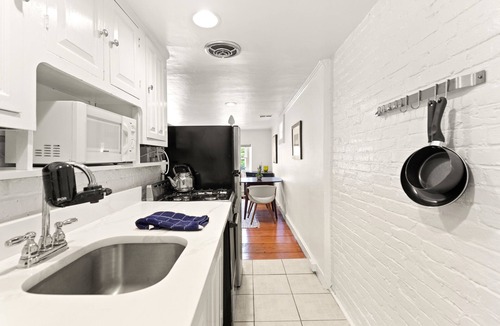 Marblehead Condo | Old town, walk everywhere, 1 mi from beach