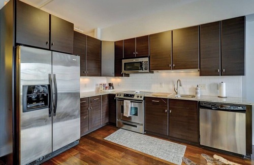 Historic District - North Apartment | Old Towne Loft on Broughton -Steps to Everything!