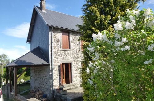 Saint-Sauves-d'Auvergne House | Old village school