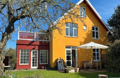Valby House | Old villa flat with private garden in Valby