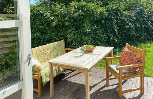 Valby House | Old villa flat with private garden in Valby