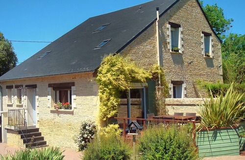 Basseneville House | Old warm and bright Cider Cellar