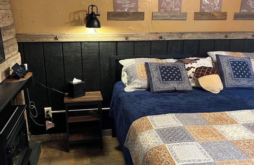 Canton Cottage | Old West Sheriff's Office Frontier Suite