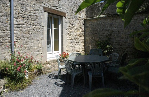 Russy Cottage | Old wine press near Omaha Beach