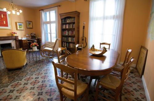 Thezan-les-Beziers House | Old wine storehouse with terrace and garden