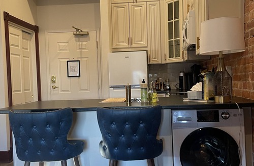 Belleville Apartment | Old World Charm: Burrows Suite #4 - Belleville, ON