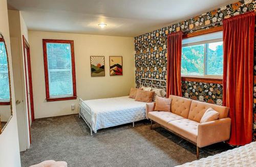 Lewiston House | Old World Charm River Views