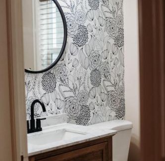 Lewiston House | Old World Charm River Views